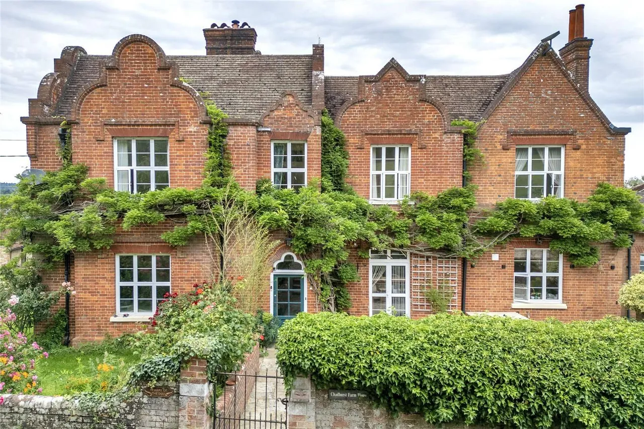house for sale — Coldharbour Lane, Dorking, Surrey, RH4 3JH