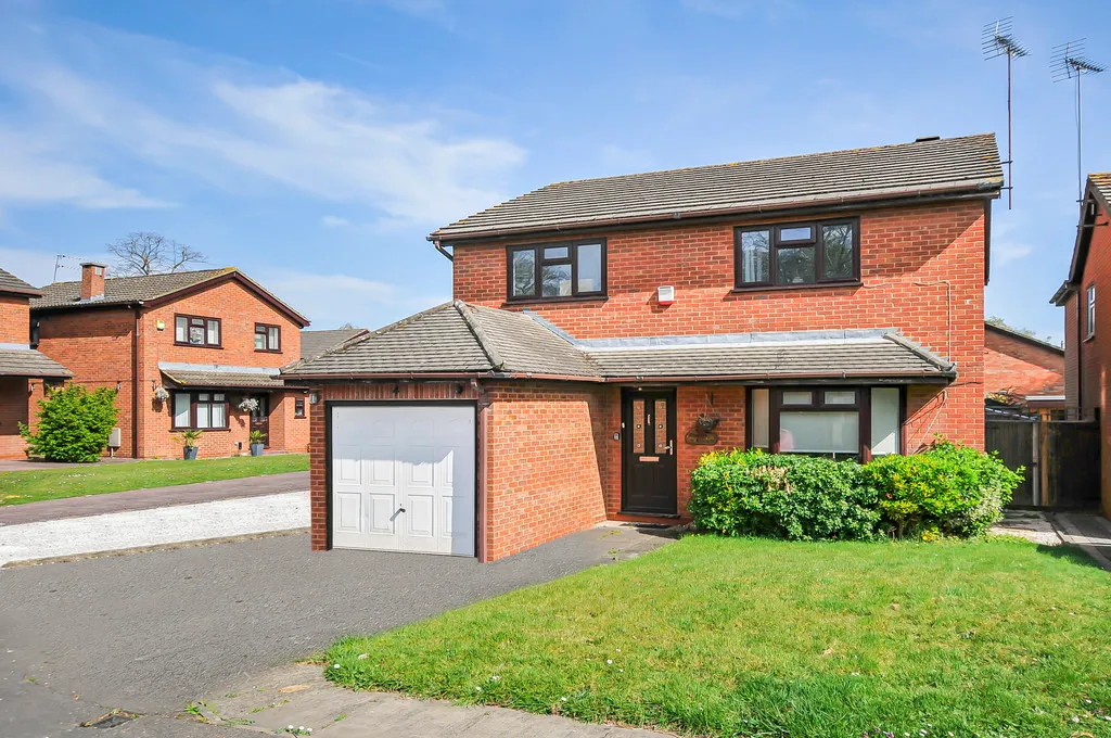 4 bed house for sale — Cowslip Close, Hillingdon, UB10