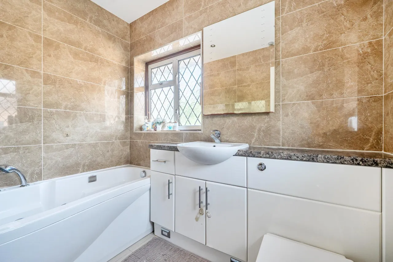 Blumfield Crescent, Burnham, SL1, photo 16