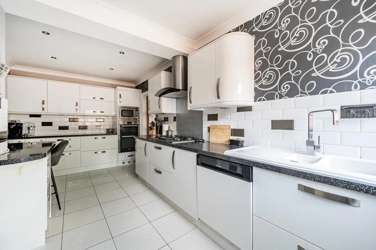 Blumfield Crescent, Burnham, SL1, photo 10