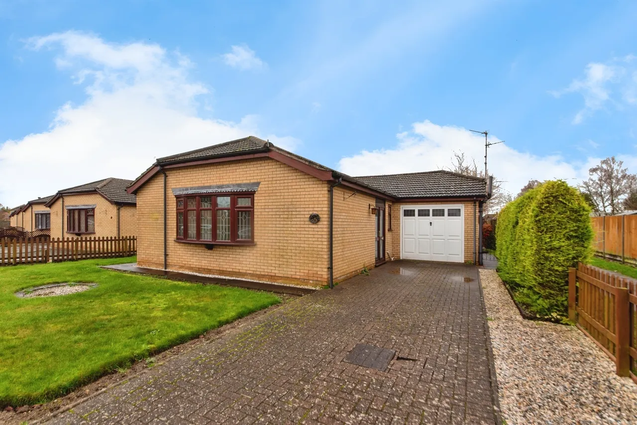 2 bed house for sale — Rembrandt Way, Spalding
