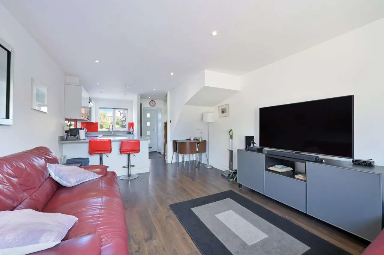 Waller Drive, Northwood, HA6, photo 4