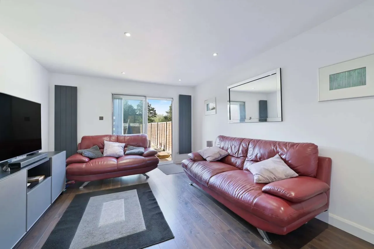 Waller Drive, Northwood, HA6, photo 3