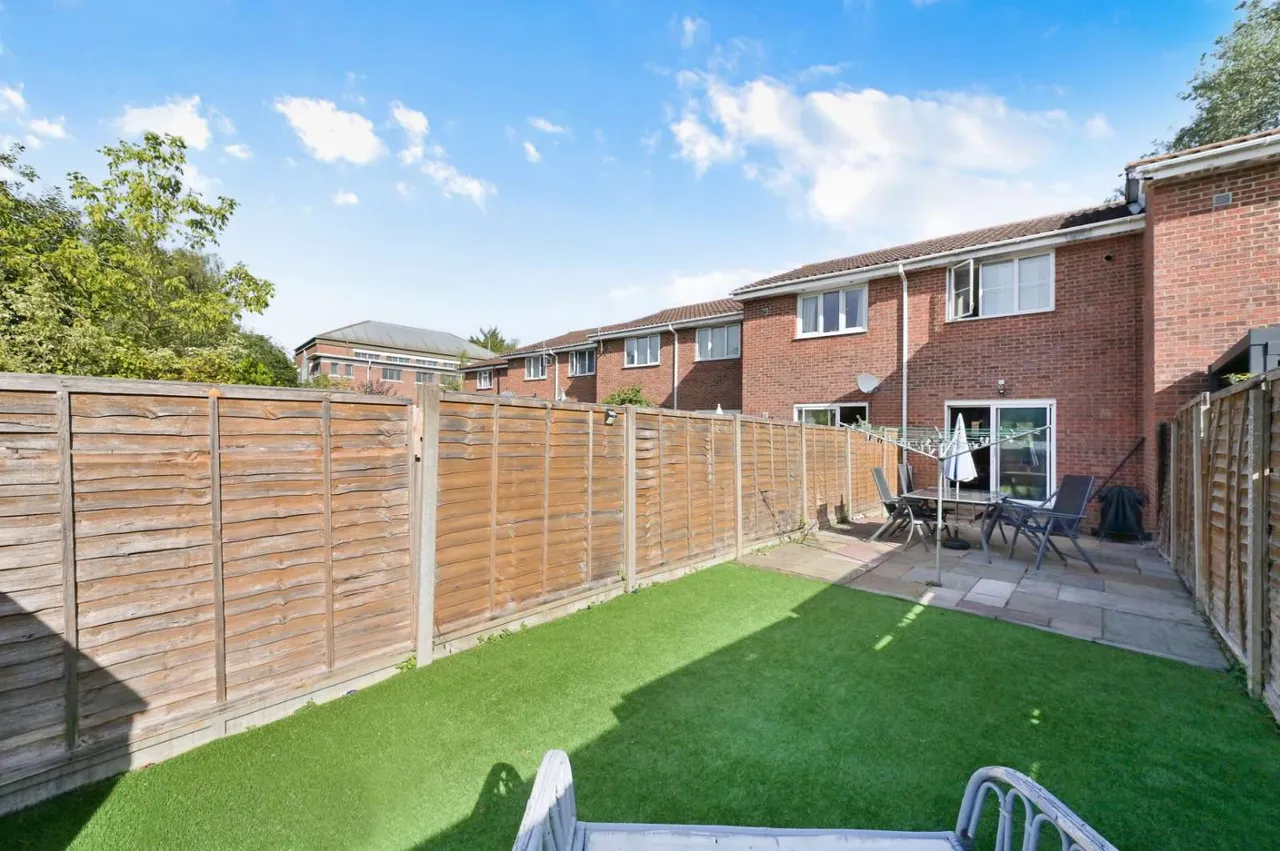 Waller Drive, Northwood, HA6, photo 9