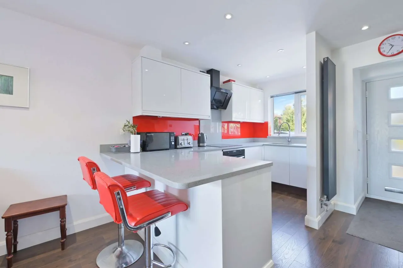 Waller Drive, Northwood, HA6, photo 5