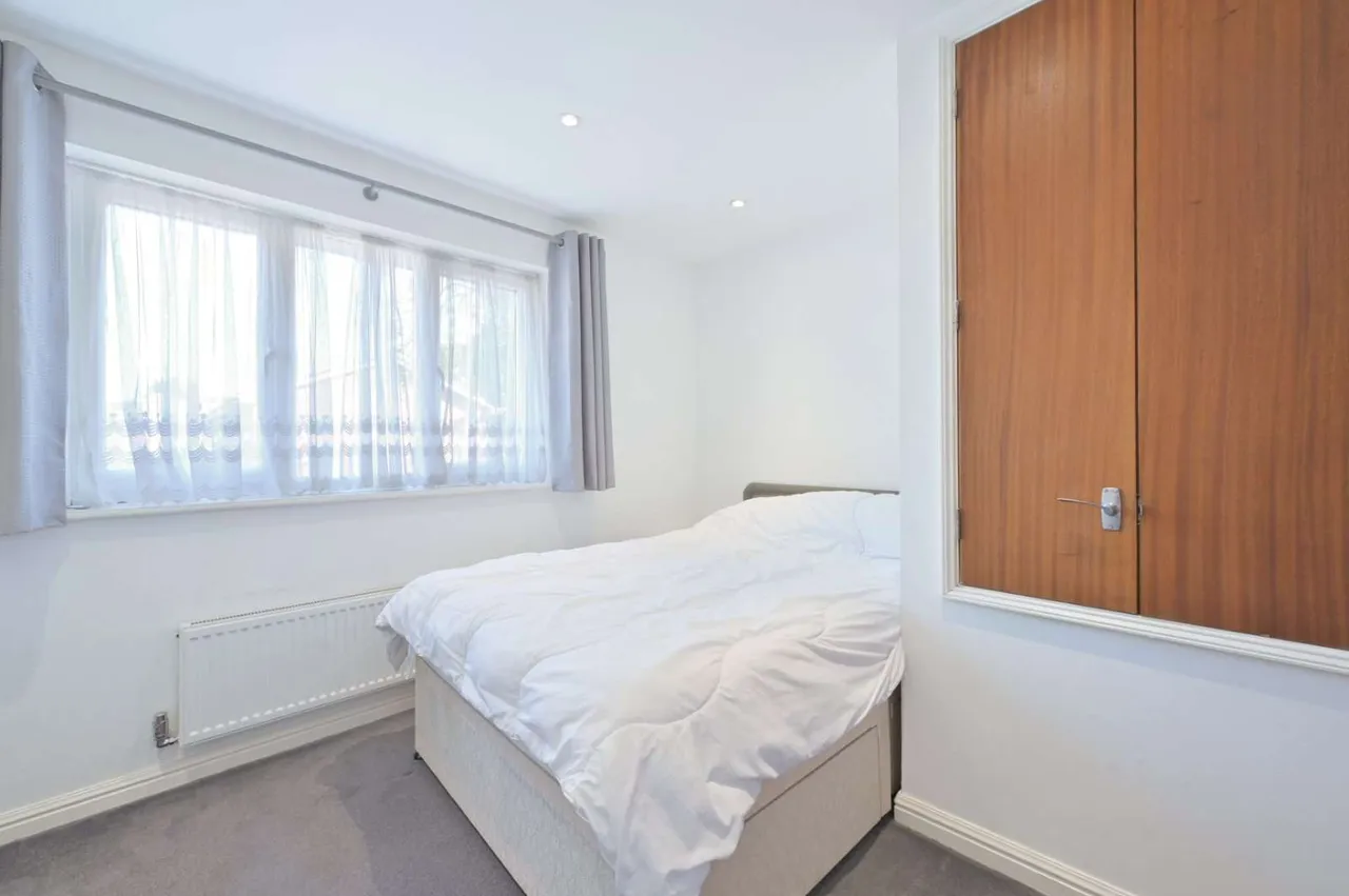 Waller Drive, Northwood, HA6, photo 8