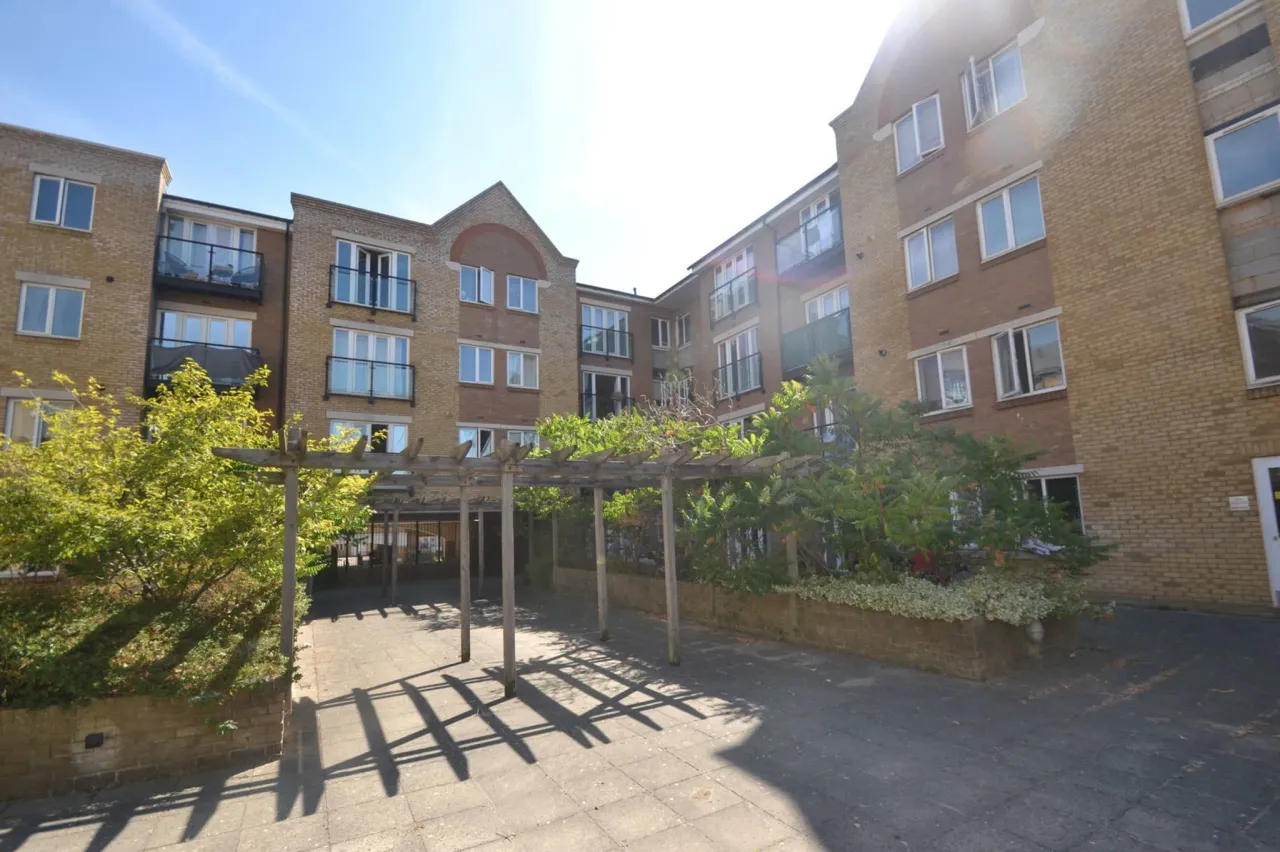 Black Eagle Drive, Northfleet, Graves..., photo 5
