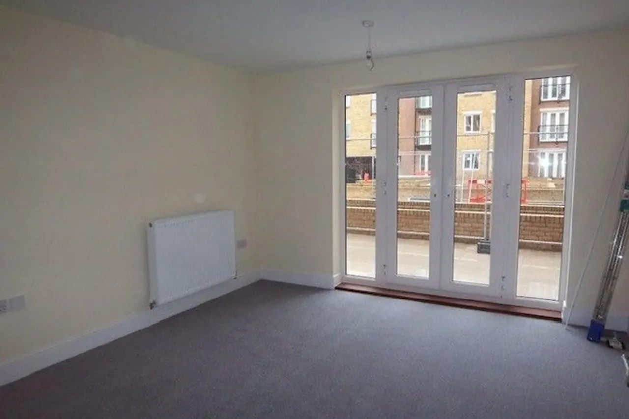 Black Eagle Drive, Northfleet, Graves..., photo 8