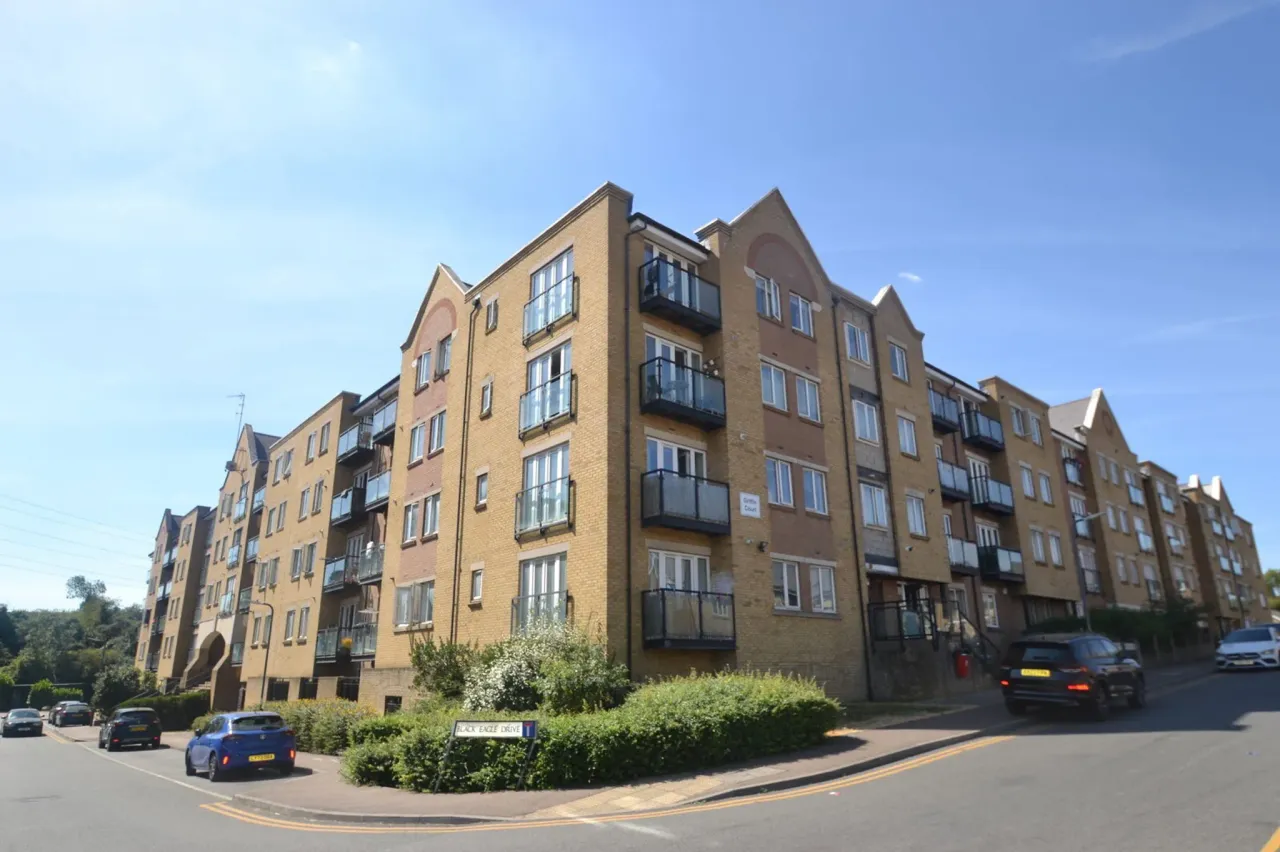 Black Eagle Drive, Northfleet, Graves..., photo 9