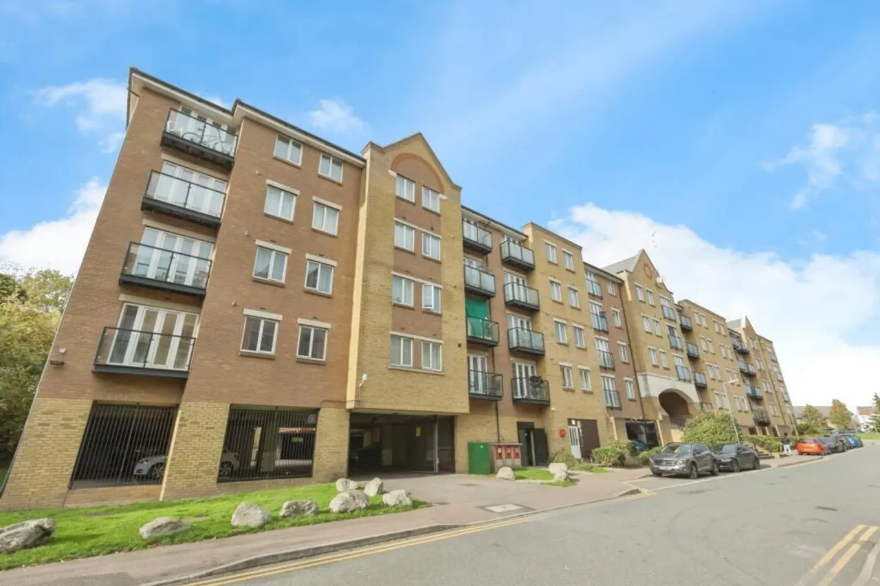 Black Eagle Drive, Northfleet, Graves..., photo 6