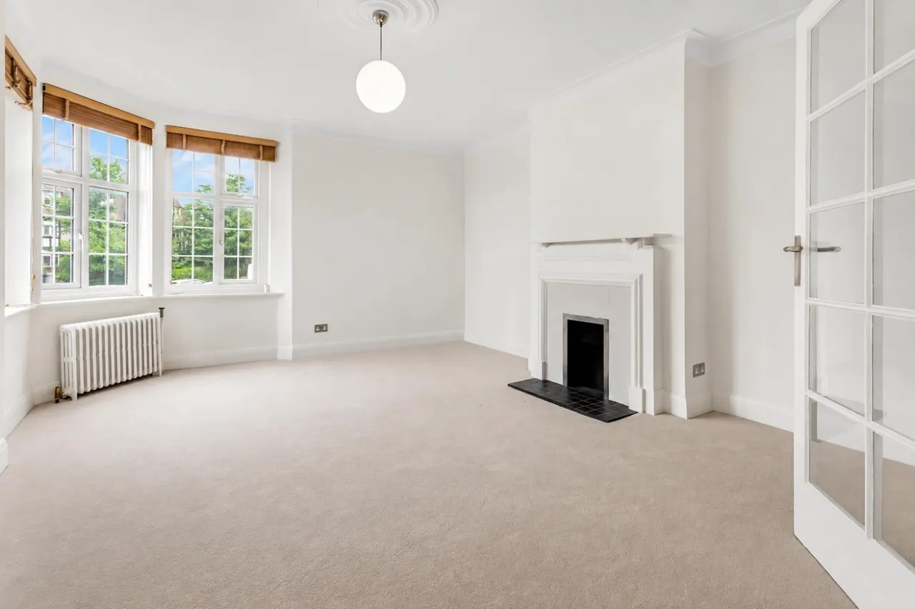 3 bed flat for sale — Vernon Court, Hendon Way, London, NW2