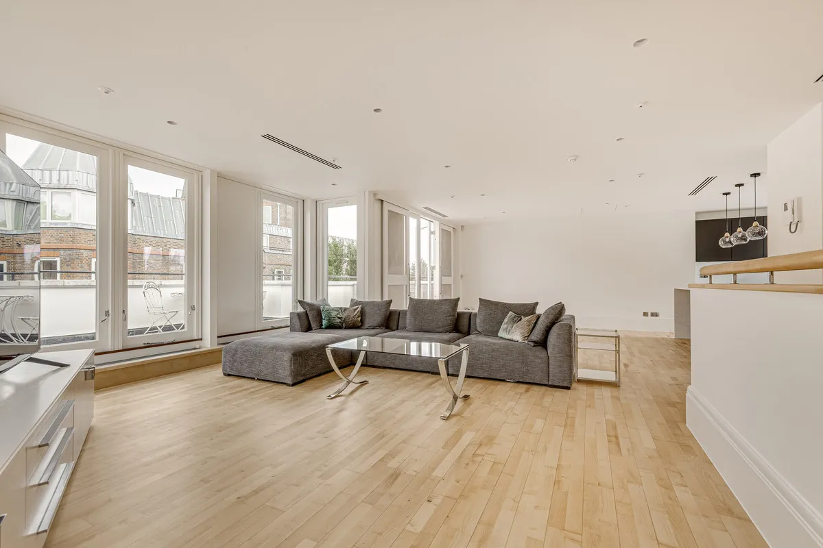 4 bed flat to rent, Holbein Place, London, SW1W