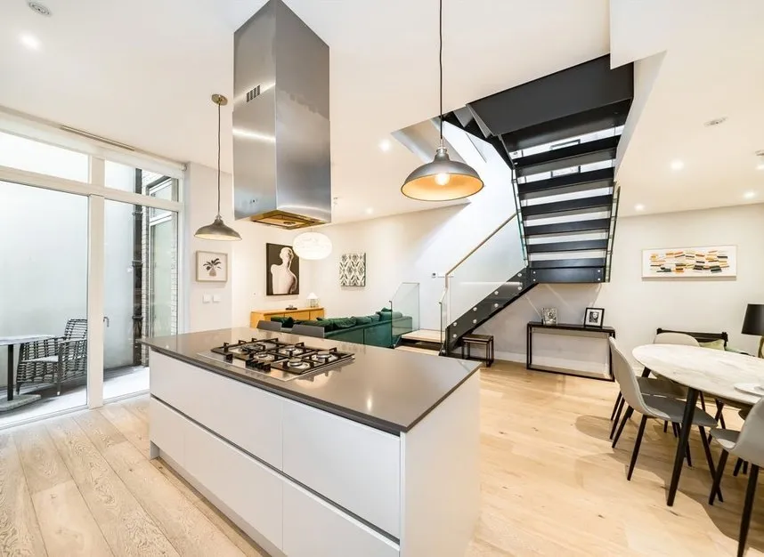 3 bed house for sale — Avery Walk, Battersea, SW11