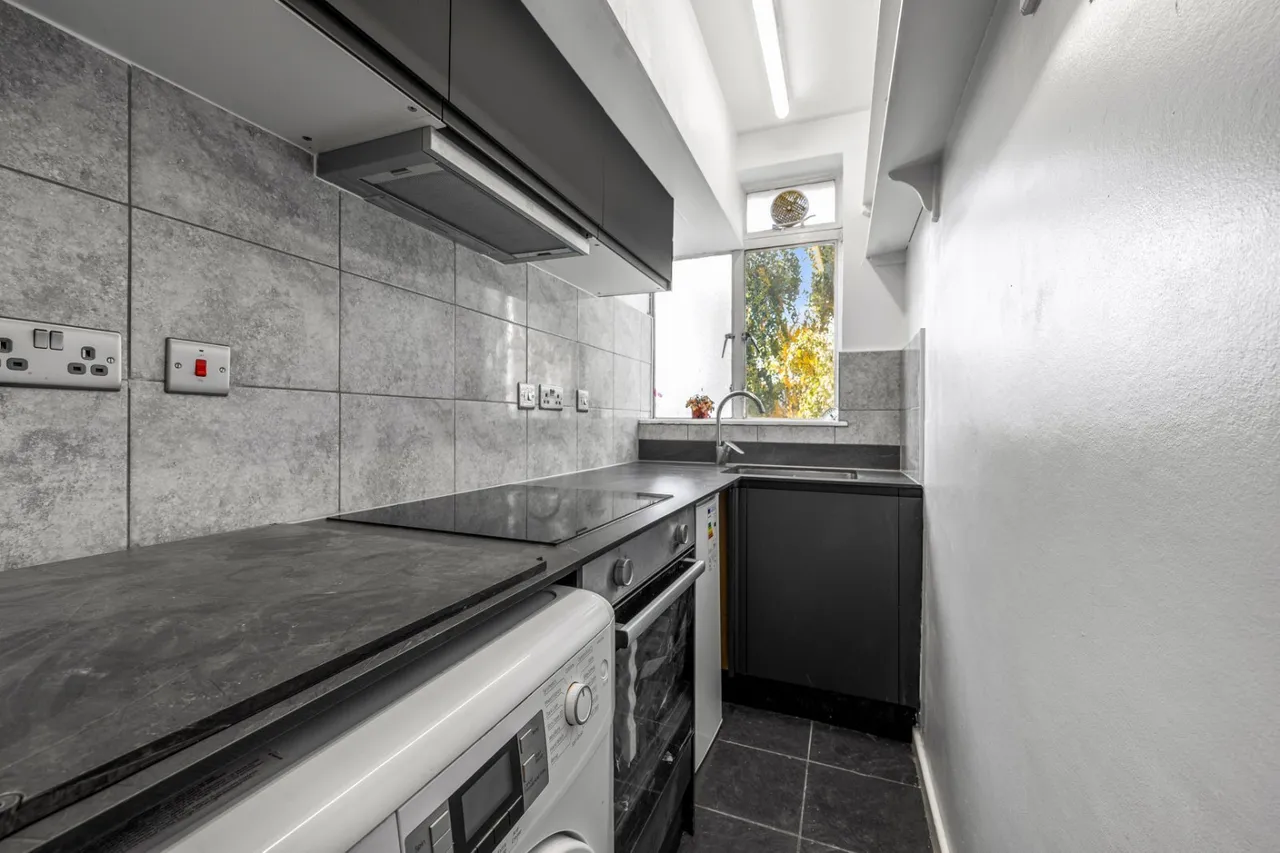 Upper Richmond Road, Putney, SW15, photo 2