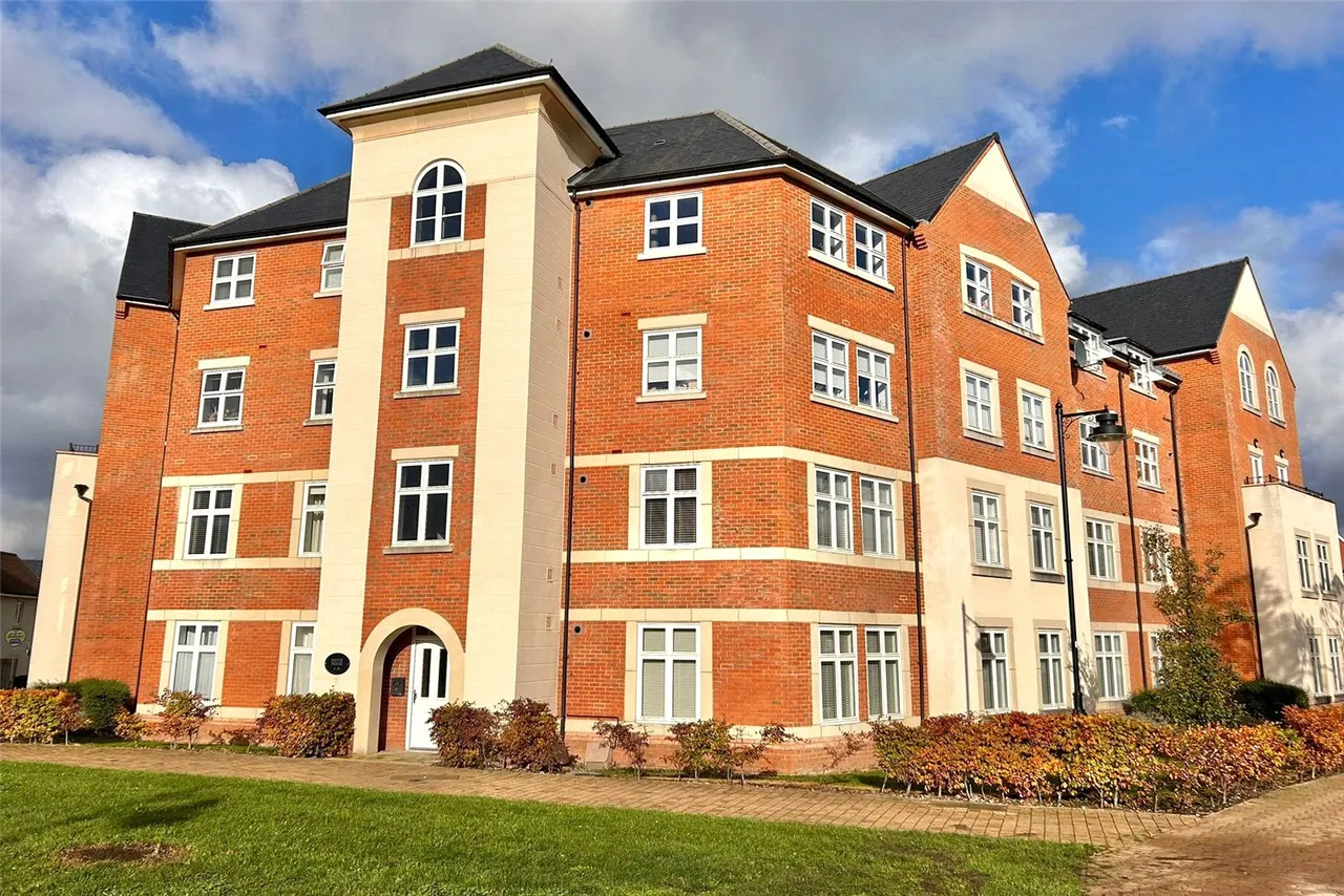2 bed flat for sale — Burke Place, Wellesley, Aldershot, Hampshire, GU11 4BR