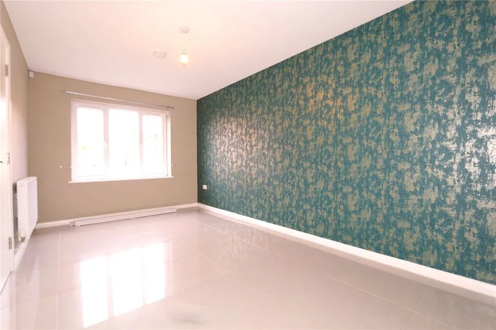Hillside Close, Hyde, SK14, photo 2