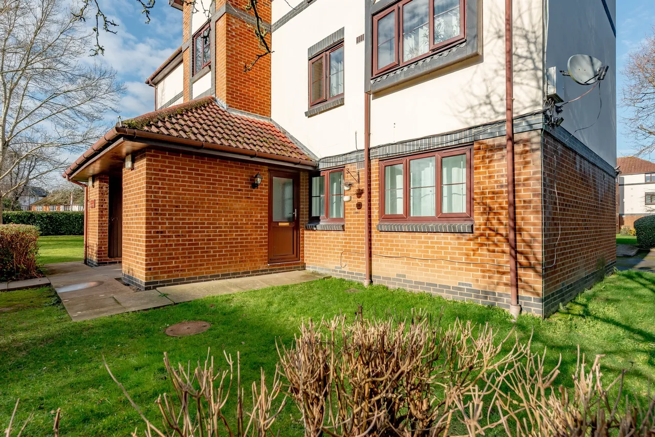 1 bed flat for sale — Wordsworth Mead, Redhill