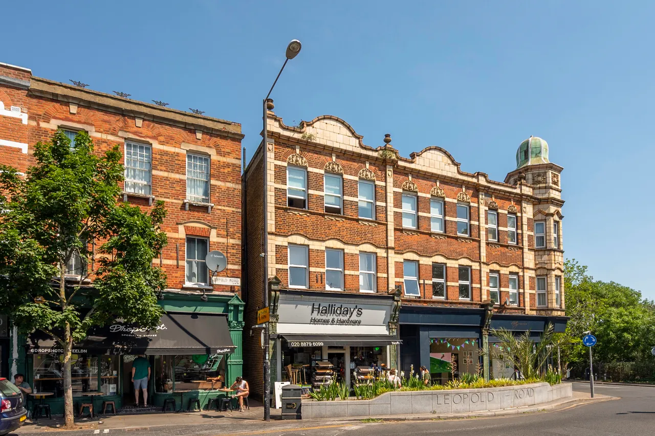 2 bed flat to rent — 6b Leopold Road, London
