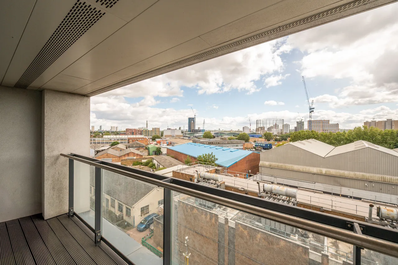 2 bed flat to rent — 14 Chancellor House, 395 Rotherhithe New Road, London