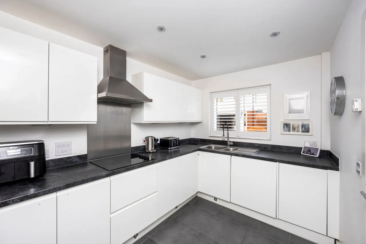 Beacon Crescent, Burgess Hill, RH15, photo 6