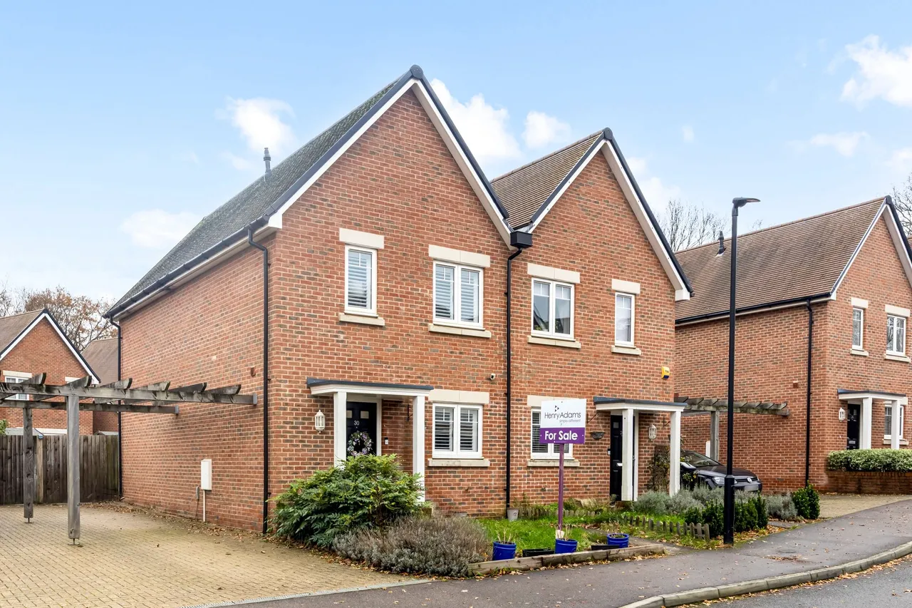 2 bed property for sale, Beacon Crescent, Burgess Hill, RH15