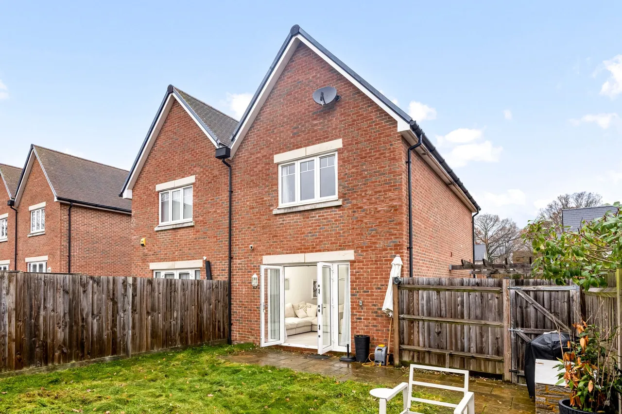 Beacon Crescent, Burgess Hill, RH15, photo 16