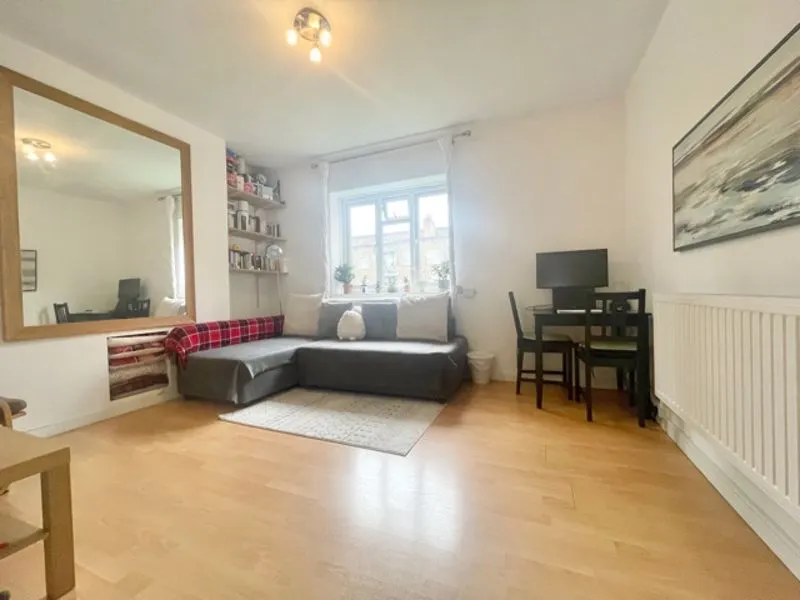 2 bed flat to rent — Long Lane, London SE1 1YH