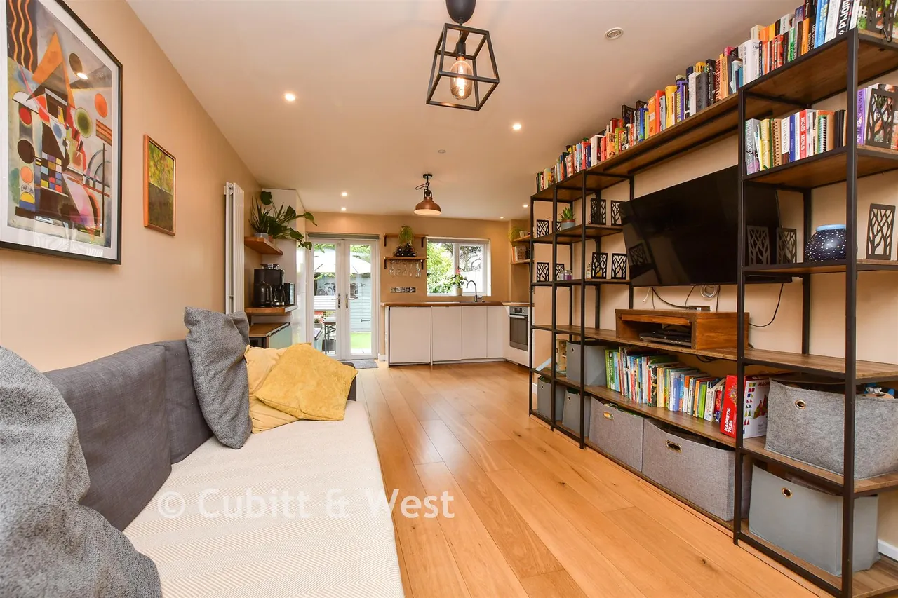 Varley Way, Mitcham, CR4, photo 2