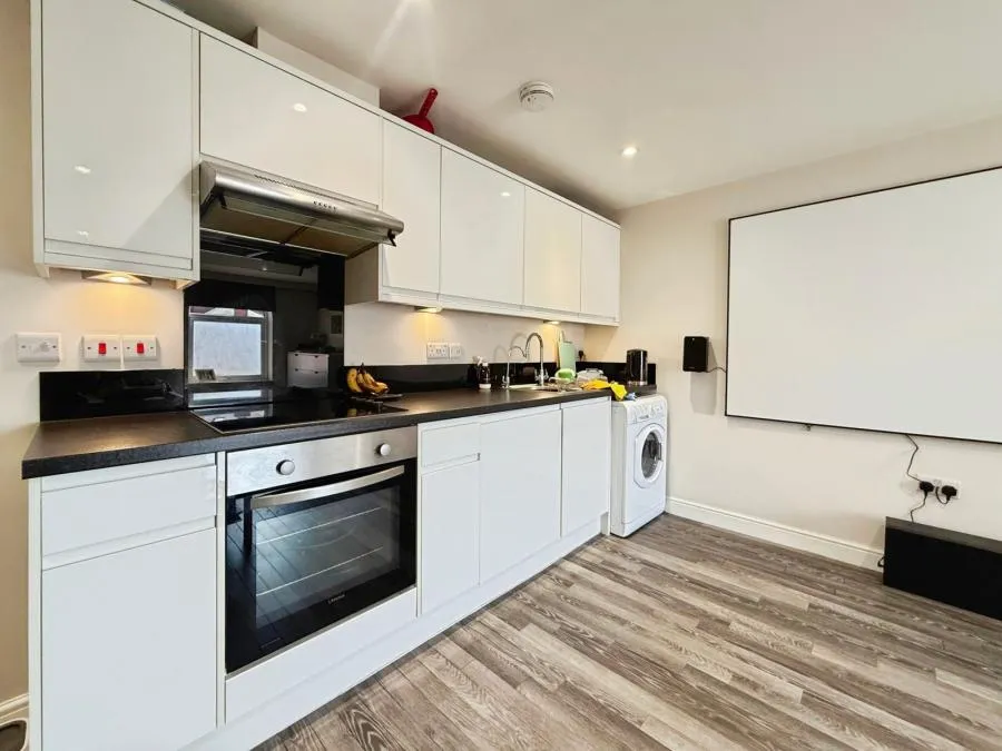 High Street, Crowthorne, RG45, photo 2