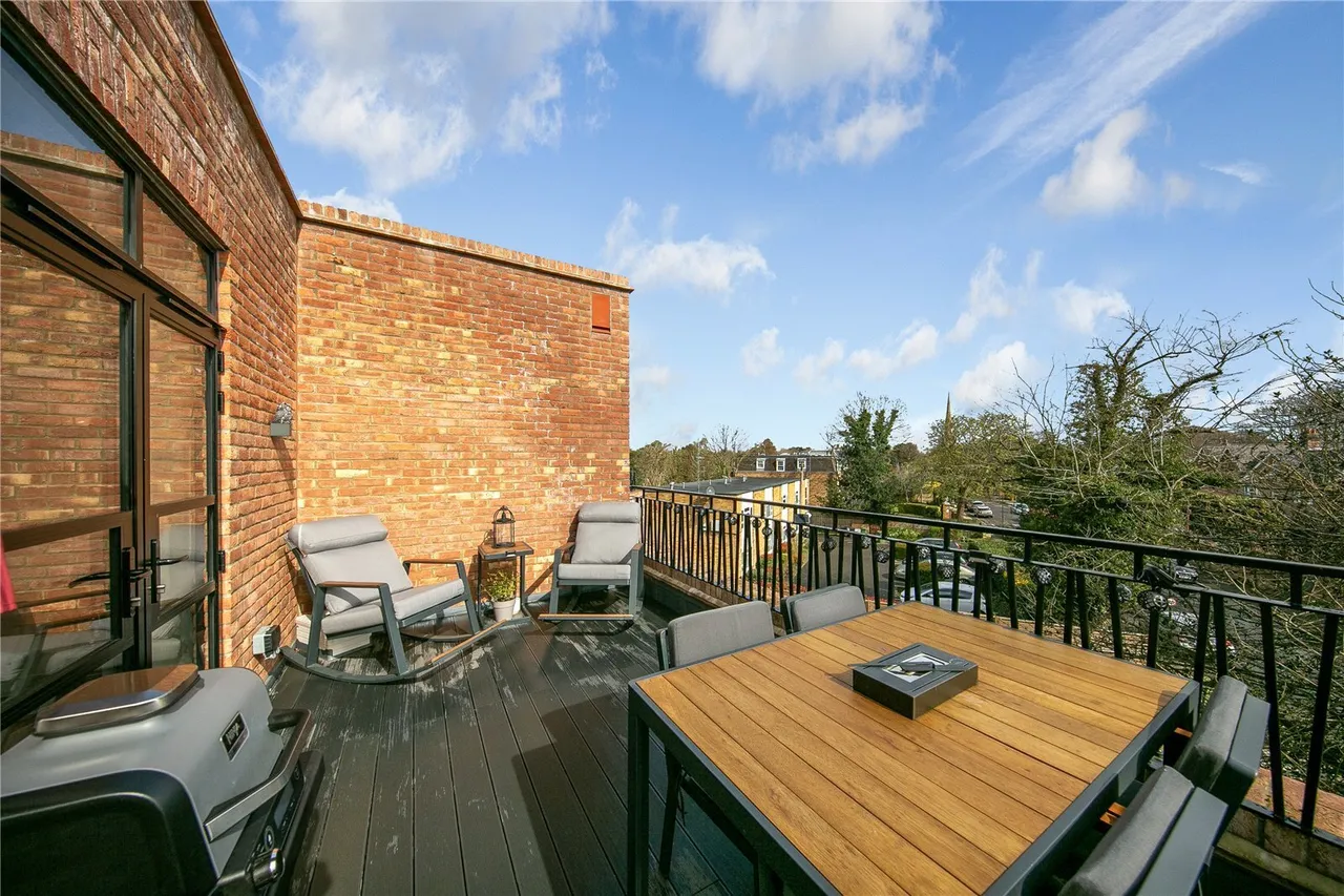 2 bed flat for sale, St. James's Road, Hampton Hill, TW12