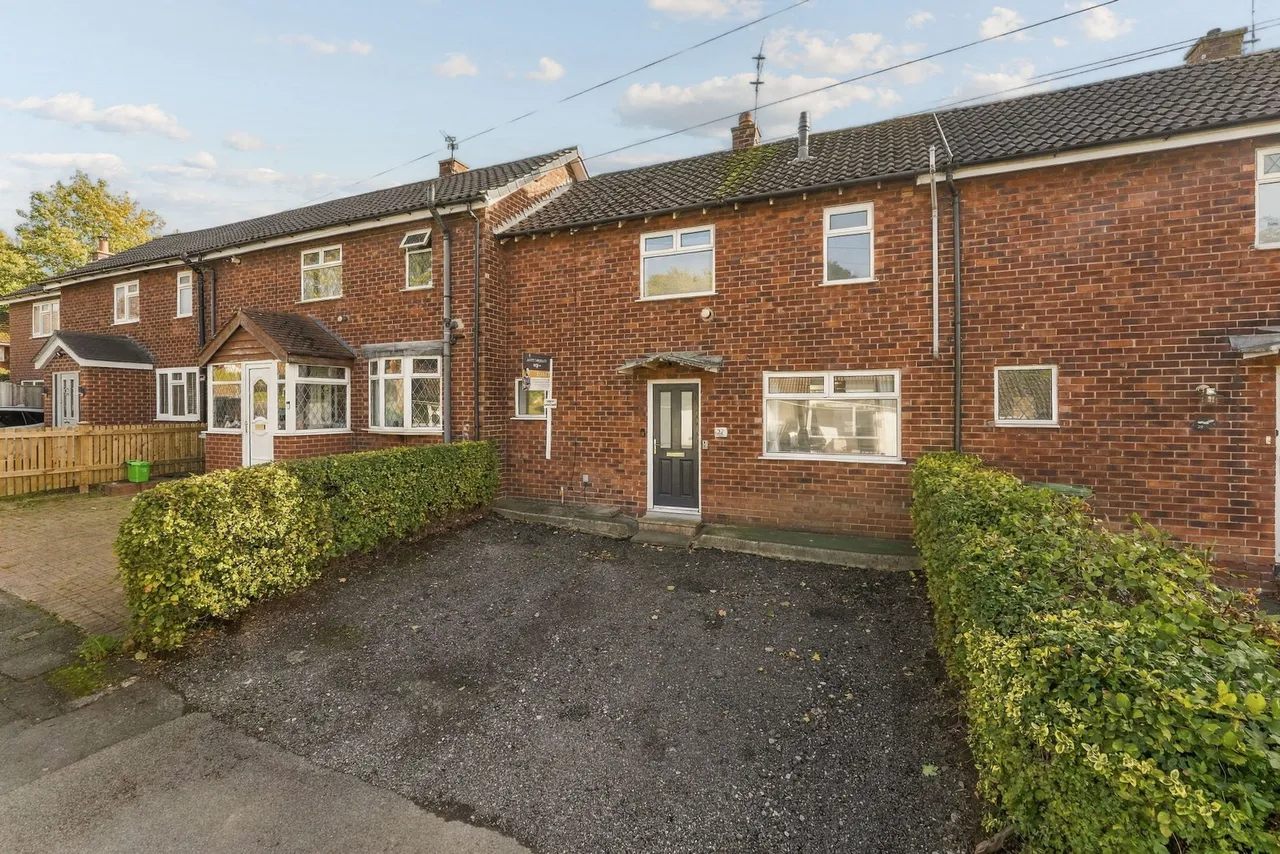 2 bed house to rent, Dunster Road, Macclesfield