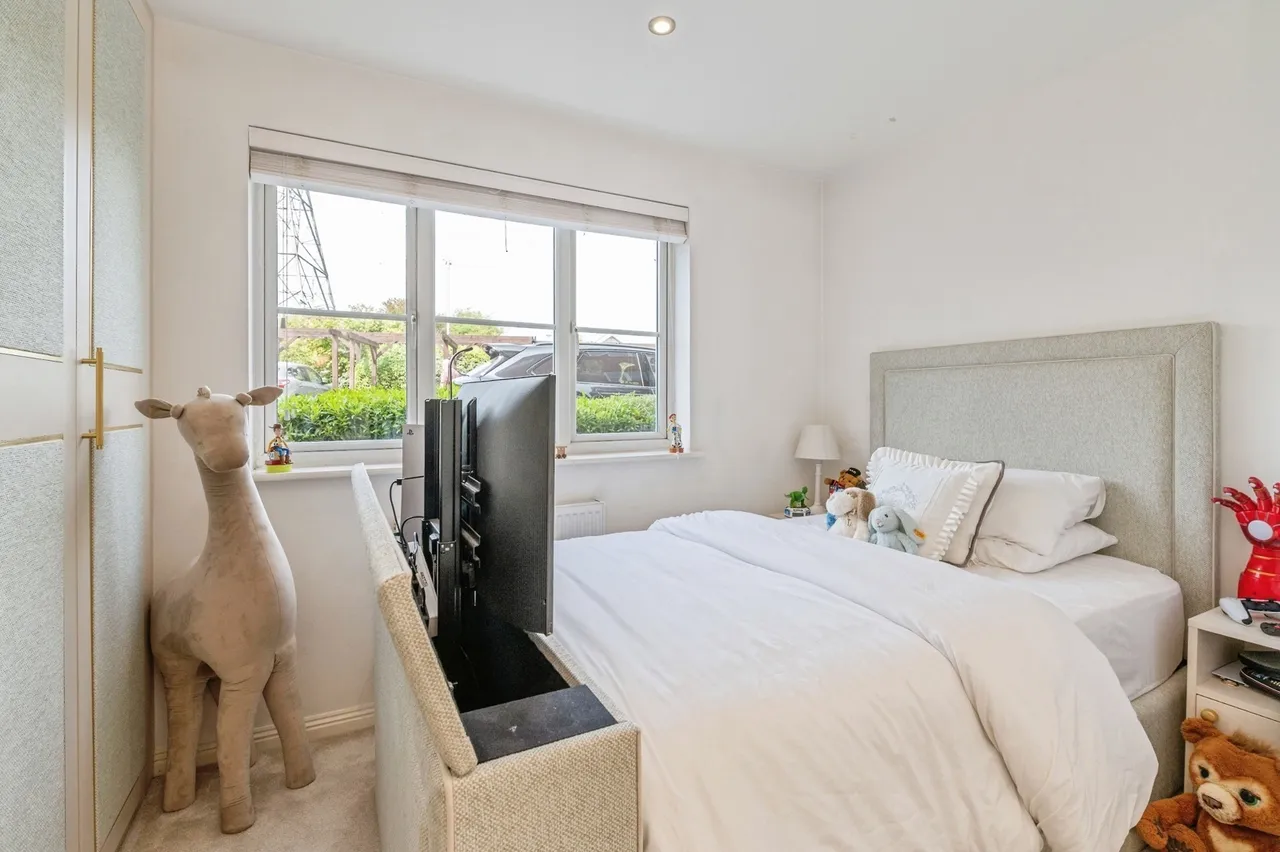 Galleon Road, Chafford Hundred, Grays, Essex, RM16, photo 8