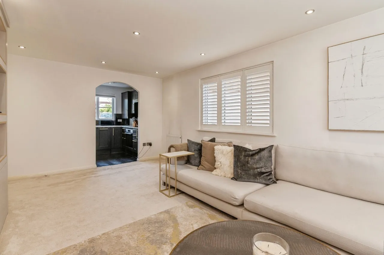 Galleon Road, Chafford Hundred, Grays, Essex, RM16, photo 4