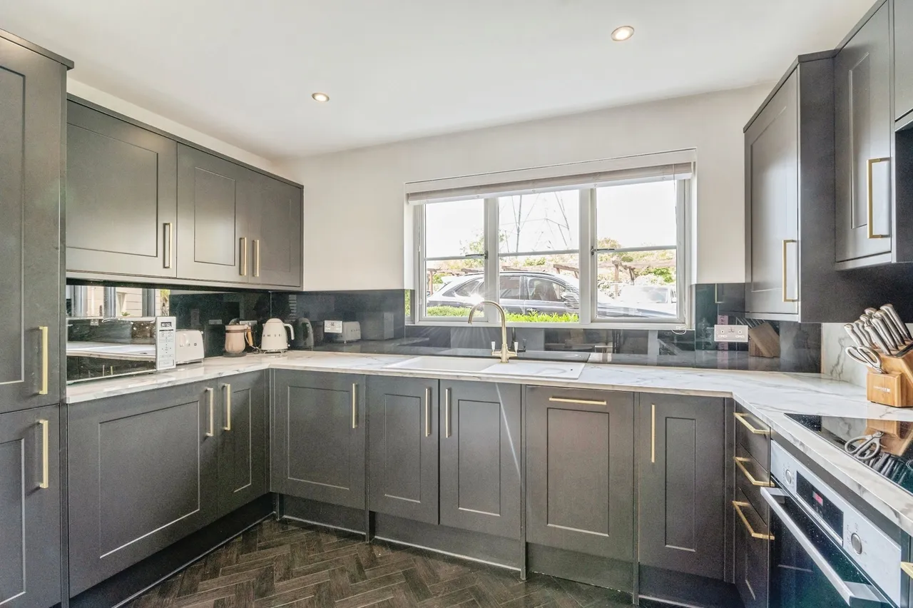 Galleon Road, Chafford Hundred, Grays, Essex, RM16, photo 5