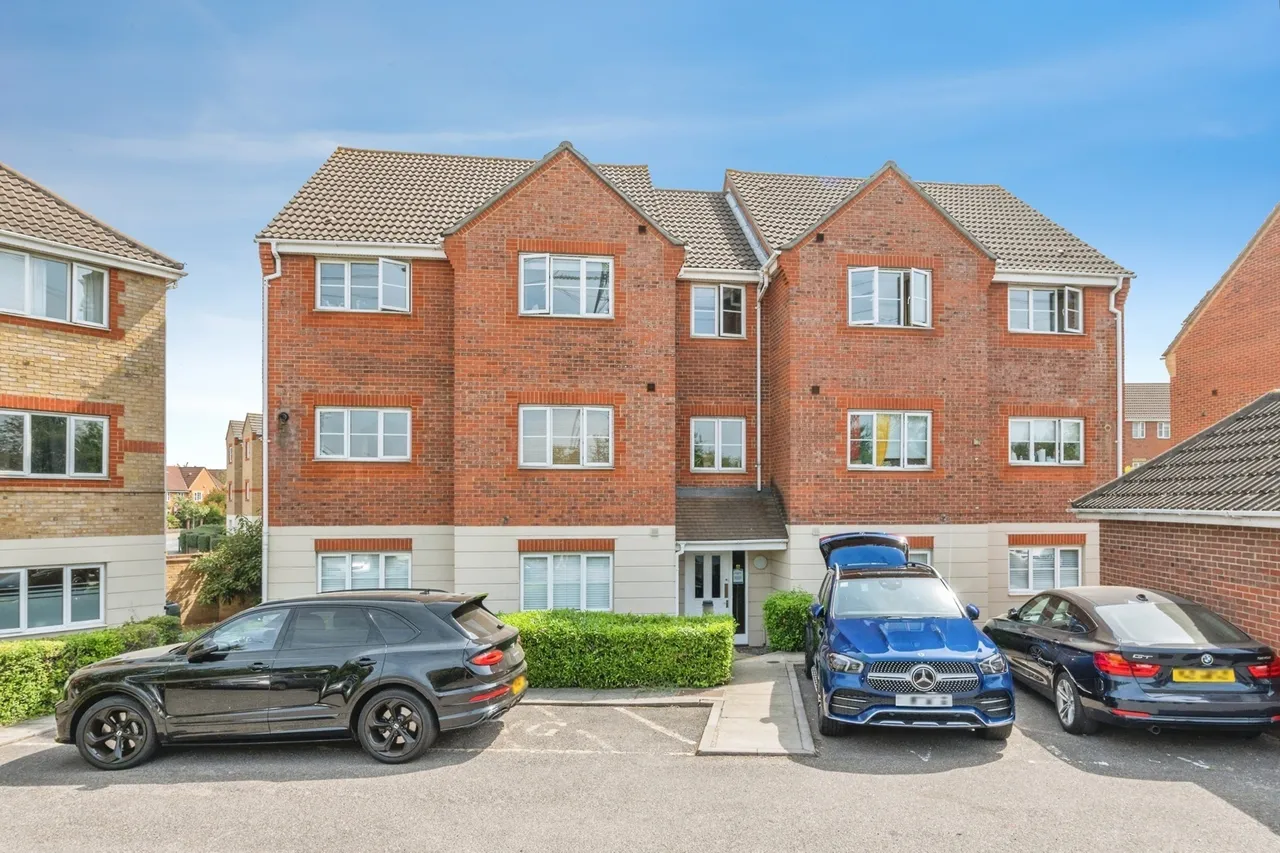 2 bed flat for sale — Galleon Road, Chafford Hundred, Grays, Essex, RM16