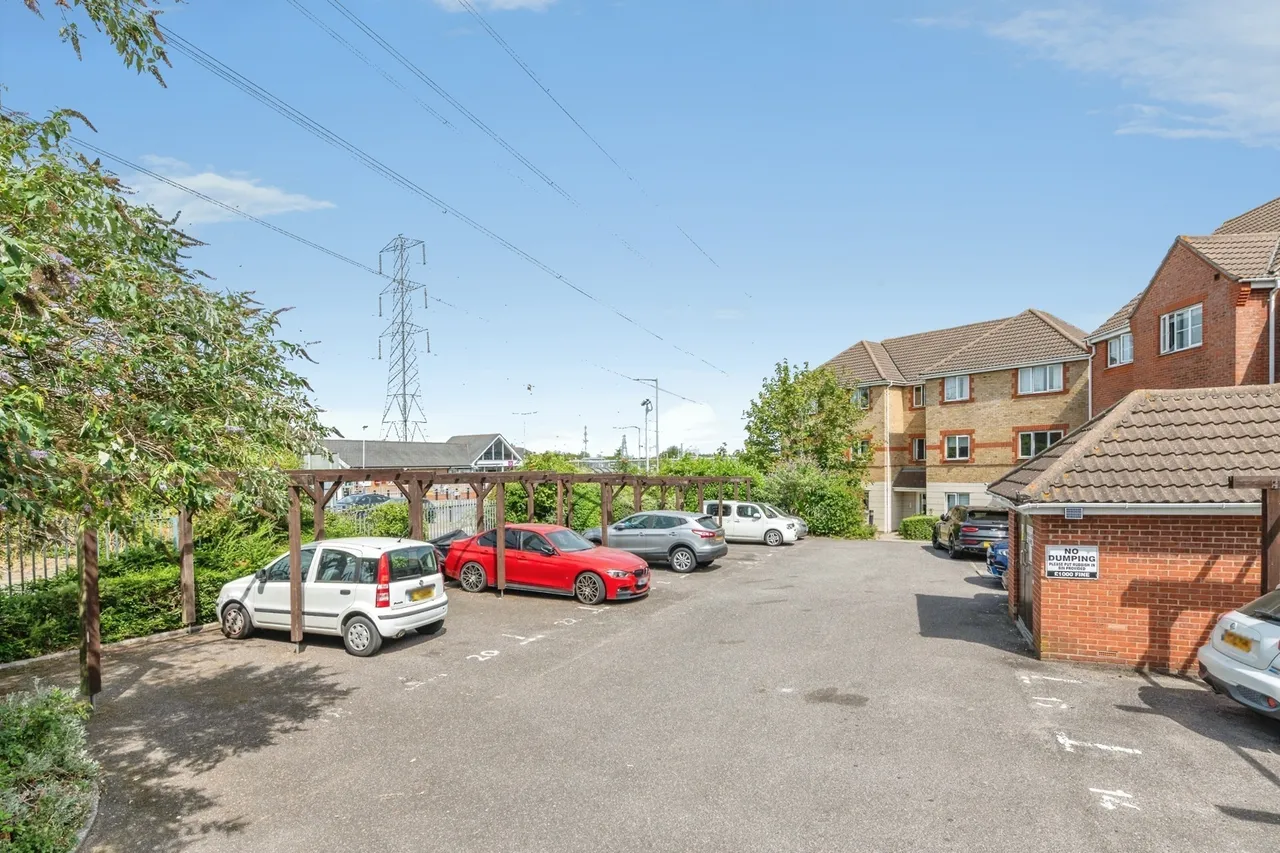 Galleon Road, Chafford Hundred, Grays, Essex, RM16, photo 12