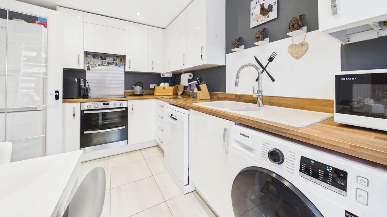 Taunton Road, Bourne, photo 14