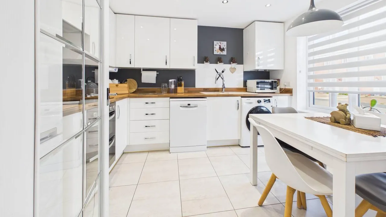Taunton Road, Bourne, photo 12