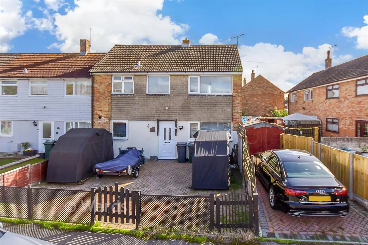 3 bed house for sale, Cleves Way, Ashford, TN23
