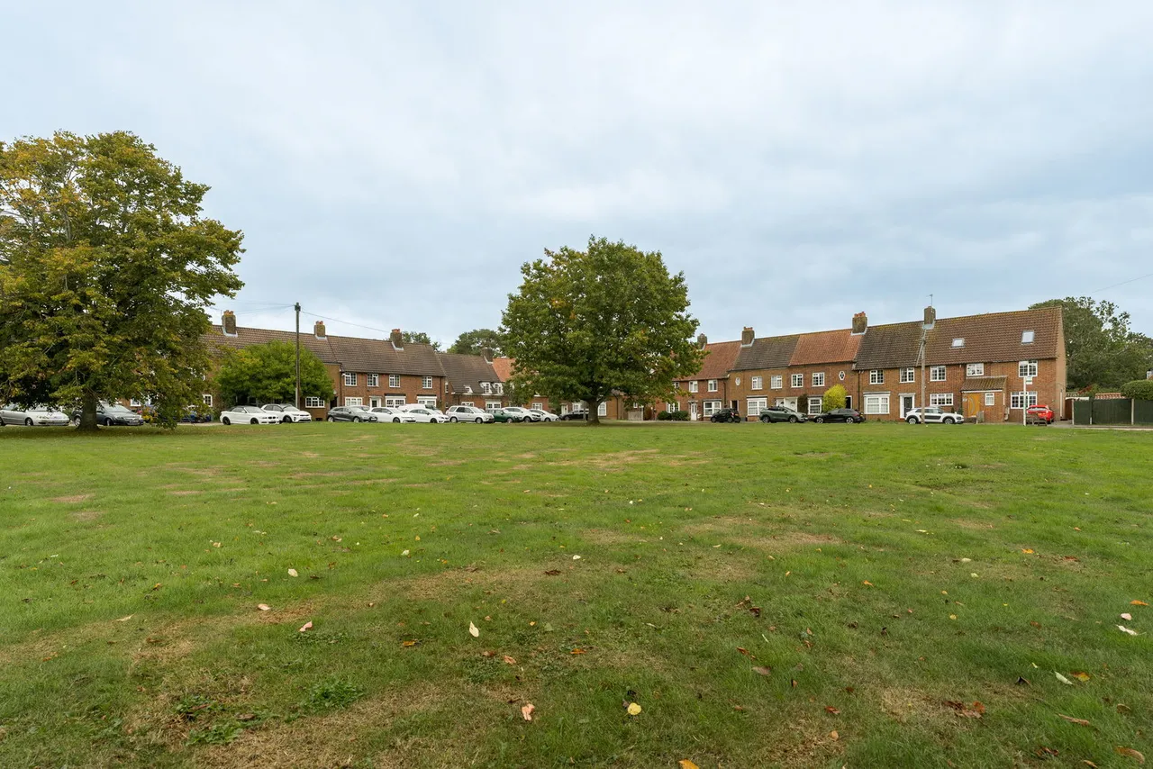 Howard Close, Walton On The Hill, KT20, photo 27