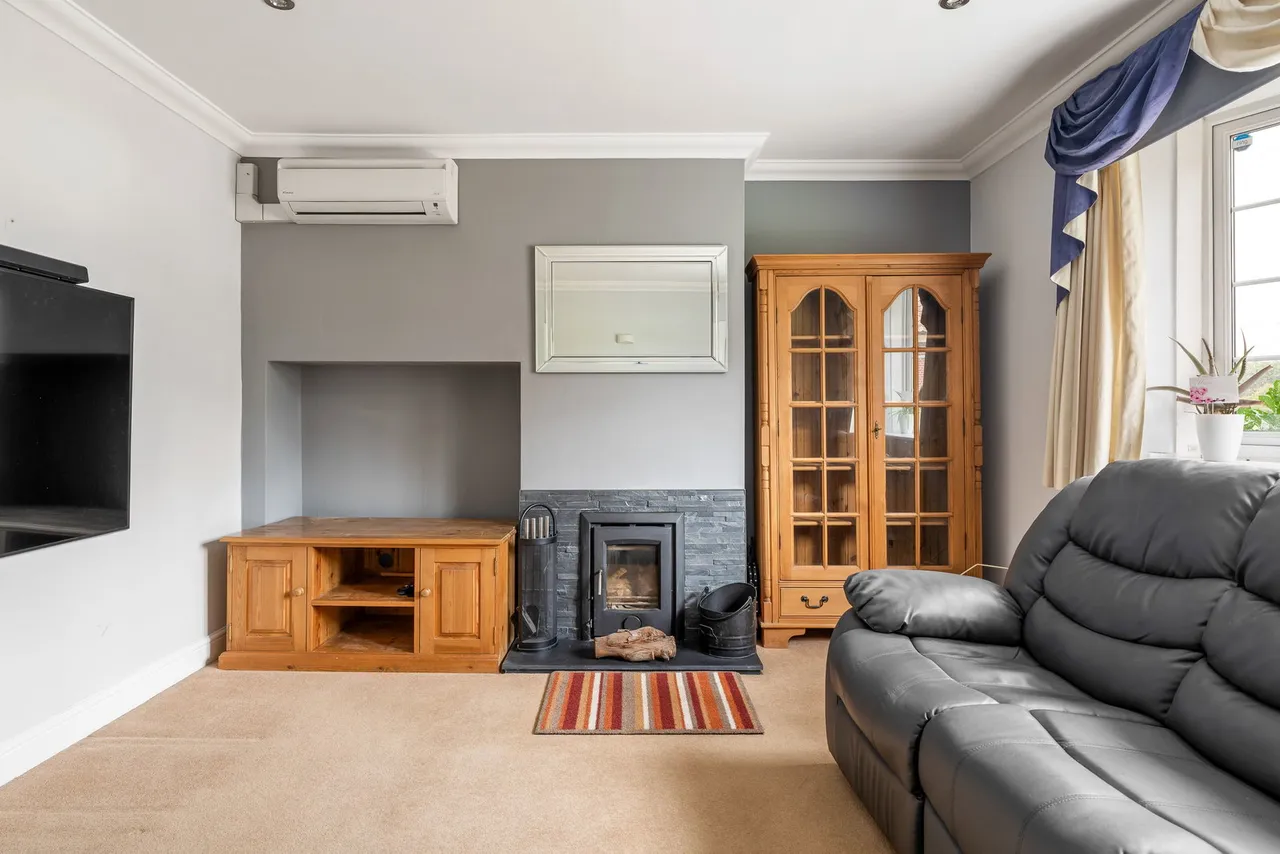 Howard Close, Walton On The Hill, KT20, photo 6