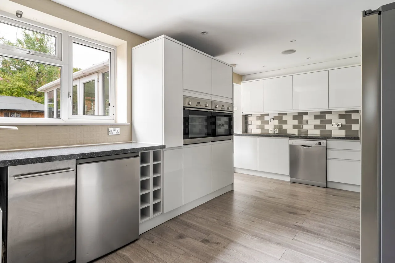 Howard Close, Walton On The Hill, KT20, photo 2