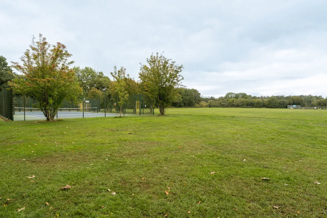 Howard Close, Walton On The Hill, KT20, photo 22