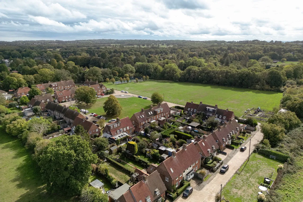 Howard Close, Walton On The Hill, KT20, photo 28