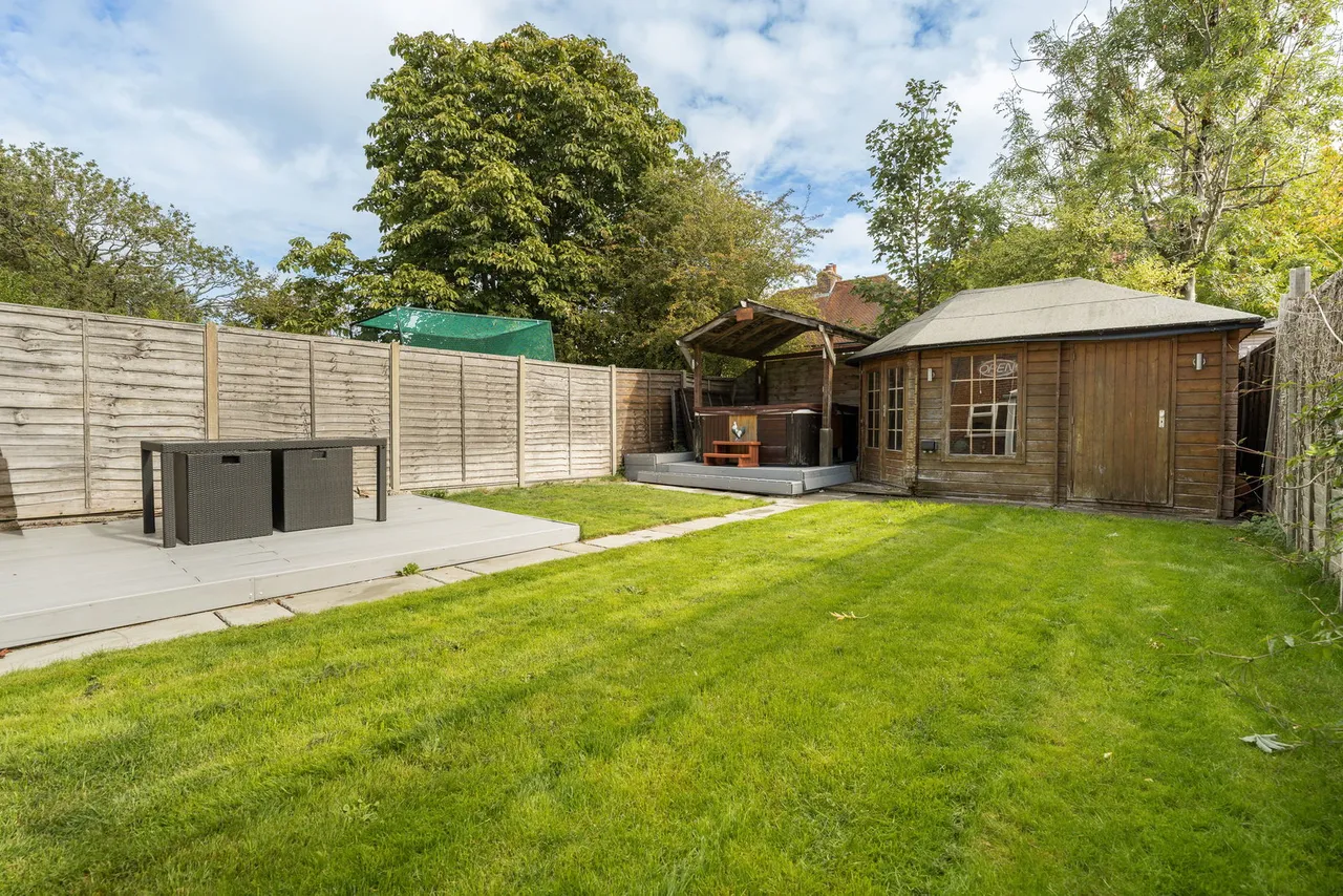 Howard Close, Walton On The Hill, KT20, photo 13