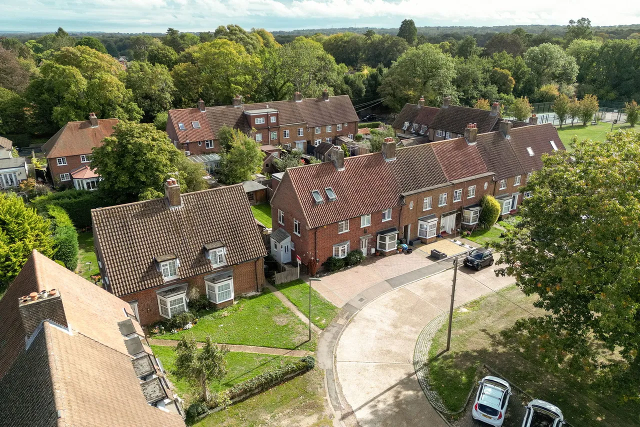 Howard Close, Walton On The Hill, KT20, photo 21