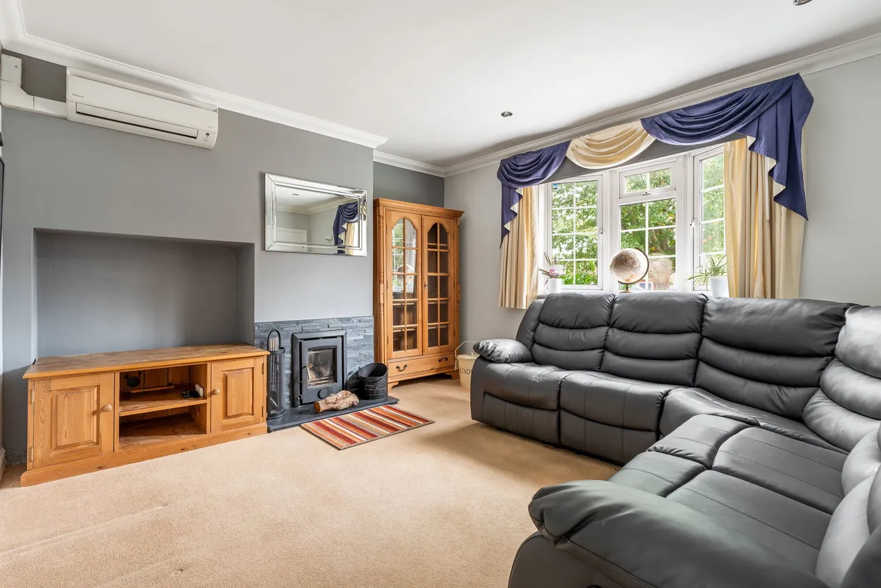 Howard Close, Walton On The Hill, KT20, photo 5