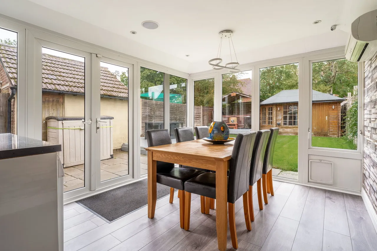 Howard Close, Walton On The Hill, KT20, photo 9