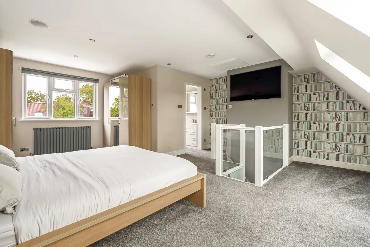 Howard Close, Walton On The Hill, KT20, photo 15