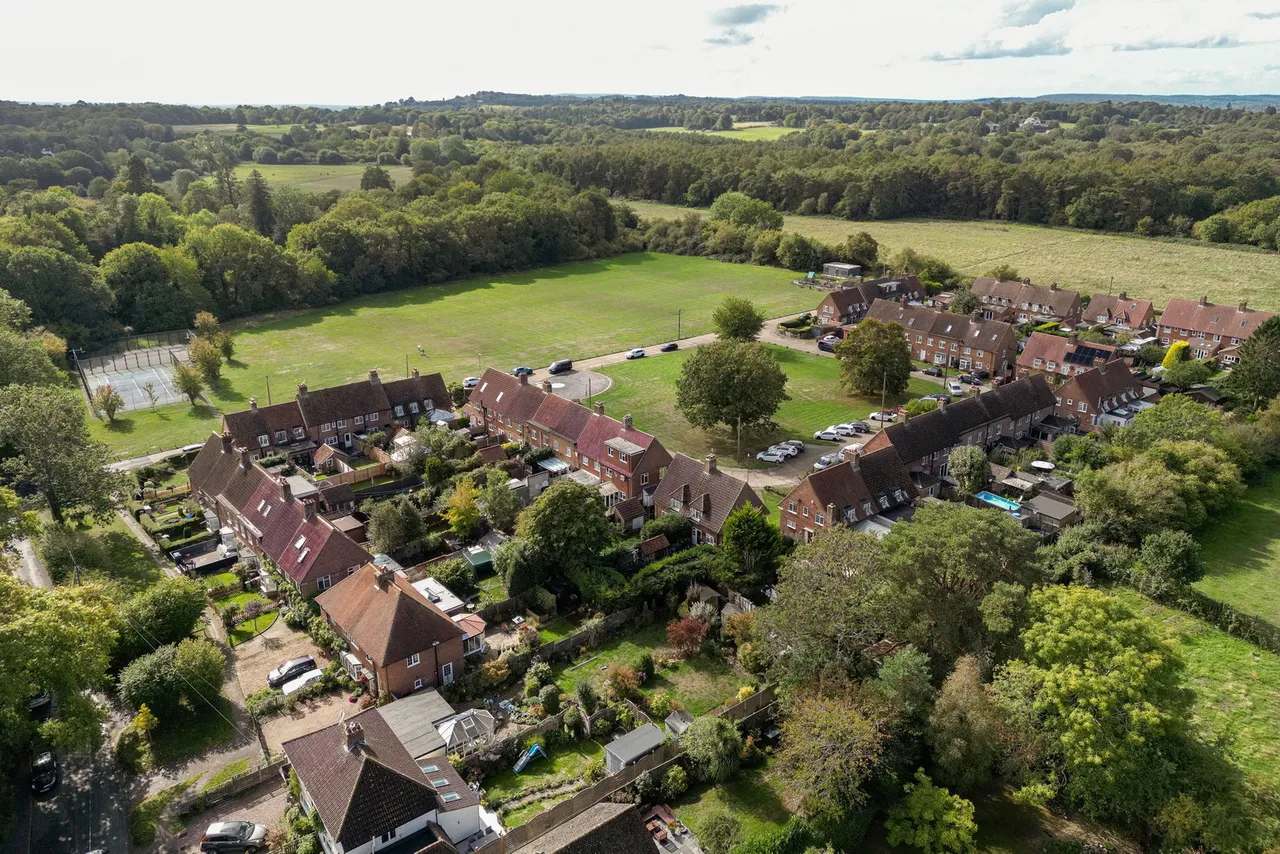 Howard Close, Walton On The Hill, KT20, photo 24